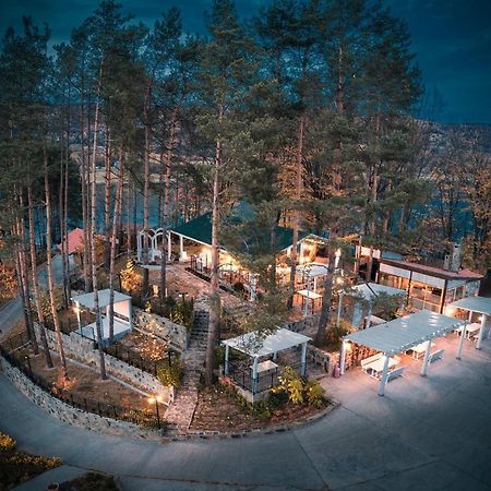 Семеен Хотел И Ресторант Райски Залив Golyama Zhelyazna Esterno foto